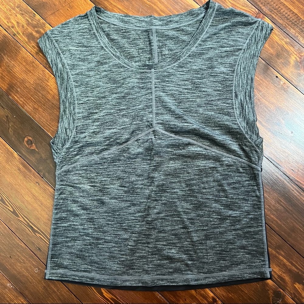 Womens Lululemon gray/black top size 6